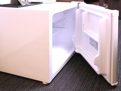 冷蔵庫完備（中身が空の状態） 食べ物・飲み物を持込みOK、自由にご利用下さい