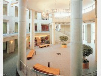 �A�g���E���i���r�[�j