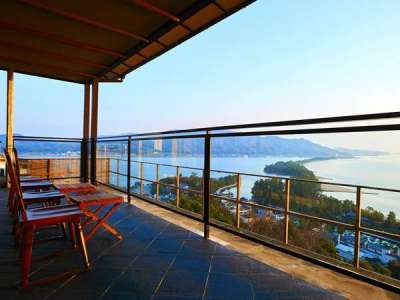 ロビーから一望する日本三景「天橋立」は毎日違う表情が愉しめる