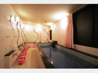 2階浴場（シャワーカラン9個）