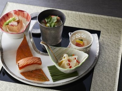 【極み/特別会席】冬(2025年12月～2026年2月)八寸盛り 白子豆腐・蟹と蕪の含め煮・湯葉と柚子の生菜 他