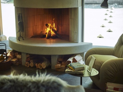 フロント（暖炉）