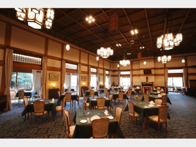 メインダイニングルーム三笠