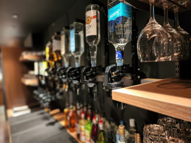 プラトンホテル四日市 ◆ラウンジでは、ご宿泊のお客様へワンドリンクサービス（アルコール含む）