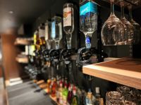 EWł́AĥqlփhNT[rXiAR[܂ށj