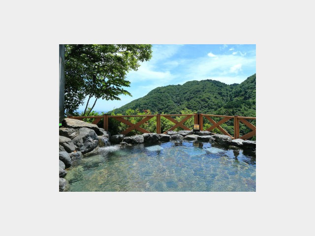 ホテル湯の本 露天風呂