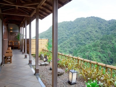 露天風呂への回廊