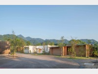 �W�̑f�ނ��e�[�}�ɂ����P�Q�̌��z�������p�ق̂悤�ȏh�E�f����