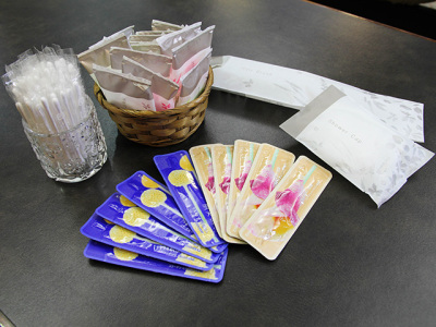 プロントにて綿棒、ヘアブラシ、メイク落とし、洗顔料、シャワーキャップ、ヘアゴムをご用意しております