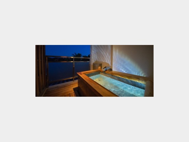 露天風呂付客室「静の海」一例