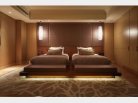 �q�����i�x�b�h���[���j