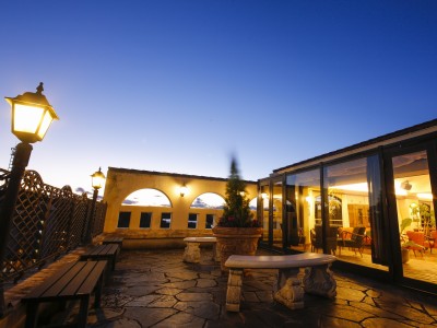 レストラン／晴れた日にはテラスでのサンセットタイムもお楽しみください