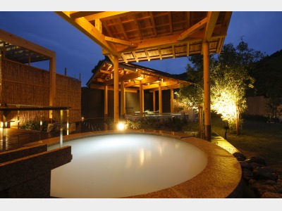 女子露天シルク風呂