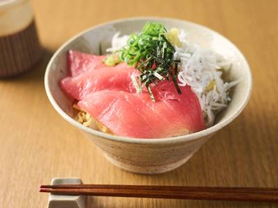 朝食：バイキング_手作り海鮮丼
