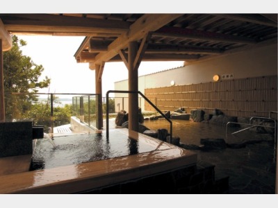 男性黒湯岩風呂