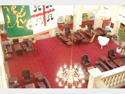 館内吹き抜けホール