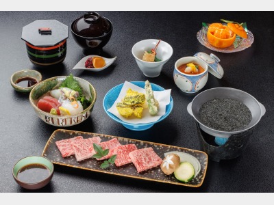 熊野牛石焼きとうつぼ会席