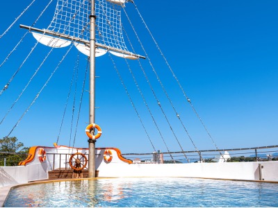 帆船プール「ルアナ」