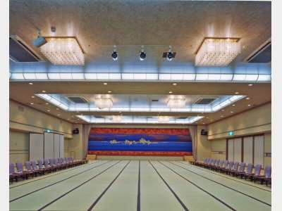 【宴会場】宴会形式から会議まで幅広いスタイルに対応可能です。大人数のイベントもおまかせください。