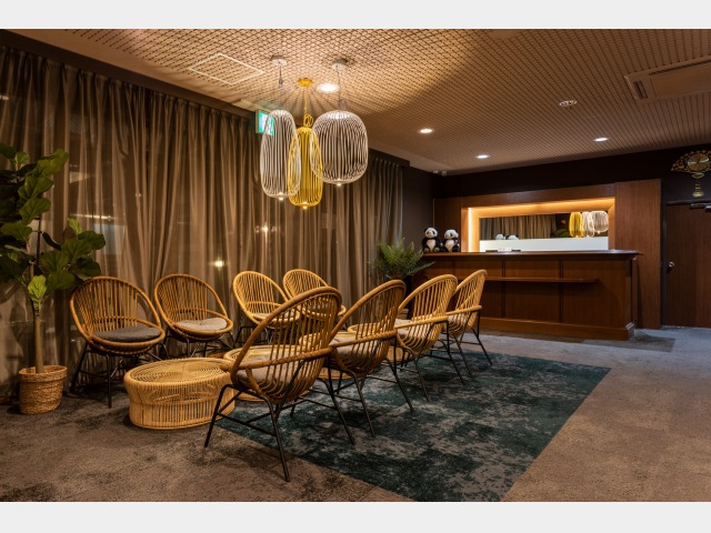 灯りや ロビー