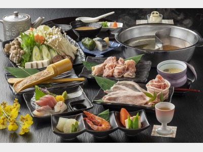 鶏鍋＆豚しゃぶハーフ鍋