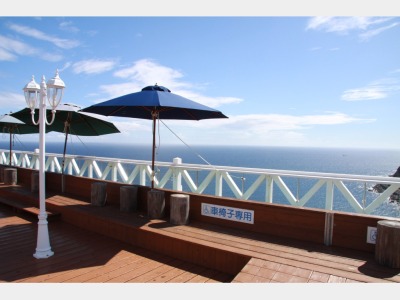 足湯からは遥か彼方水平線を望むこの眺望！