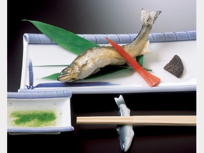 鮎塩焼き　お食事時間に合わせて焼き上げます。焼き立ての美味しさを味わってください。