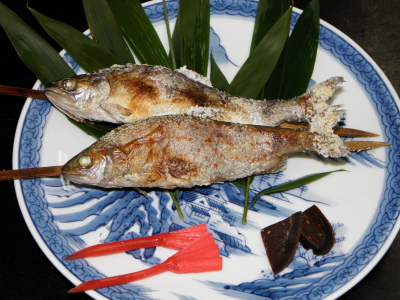 アマゴ塩焼き　お食事時間に合わせて焼き上げます。焼きたてホクホクの美味しさを味わってください♪