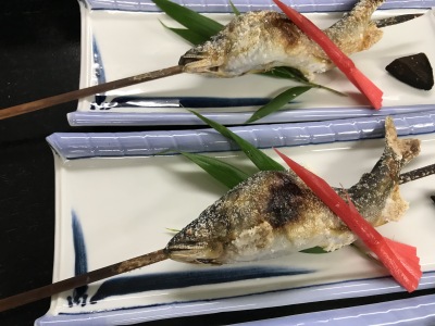 「子持ち鮎の塩焼き」晩秋から早春までのお楽しみ！夏鮎とはまた違う美味しさを味わってください♪