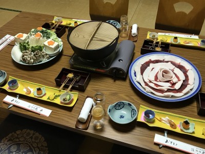 冬季人気の「ぼたん鍋」11月から3月末までの期間限定！２名様からお受けできます。