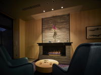 ���E���W