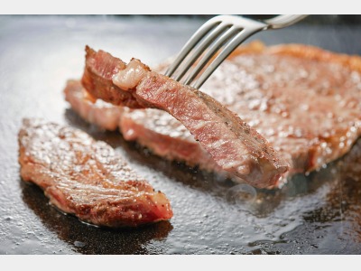 【7/1～8/31】夏のまんぞくバイキング 【ライブ】サーロインステーキ ※ 調味牛脂を注入した加工肉です