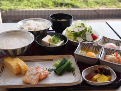 朝食は嬉しいバイキング形式★撮影：GR