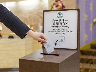 チェックアウト：カードキー返却で手続き完了