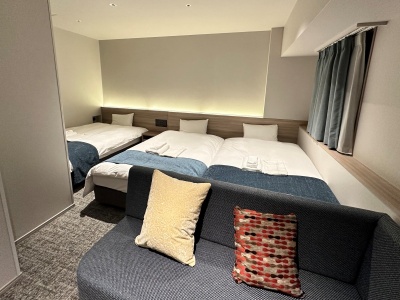 プレミアムトリプル　セミダブルベッド＆シャワータイプ