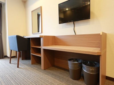 デスク／荷物置台