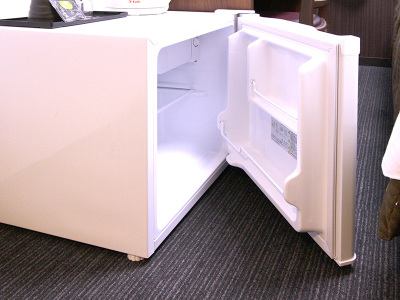 冷蔵庫完備（中身が空の状態） 食べ物・飲み物を持込みOK、自由にご利用下さい