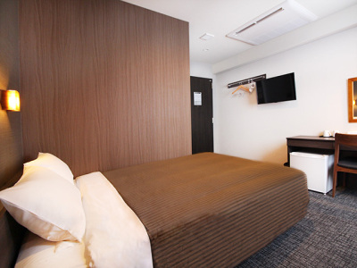 ダブルルーム【140cm幅ベッド1台】