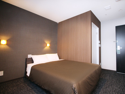 ダブルルーム【140cm幅ベッド1台】