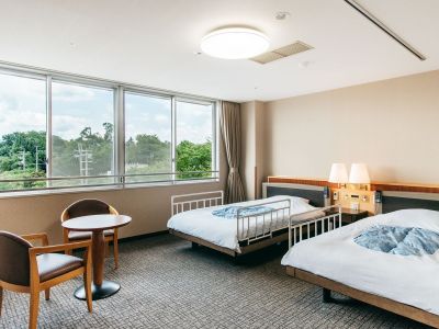 バリアフリー対応客室（バス付）／32平米