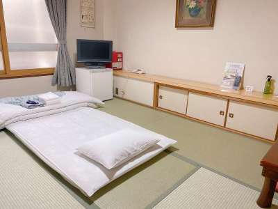 客室一例　和室６畳（１名から２名様）