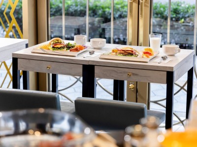 【朝食】選べるハンバーガー付きハーフビュッフェ