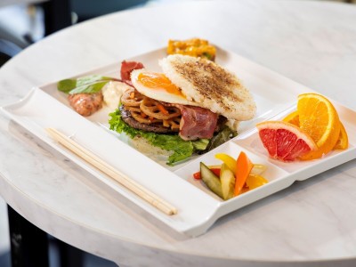 【朝食】選べるハンバーガー付きハーフビュッフェ