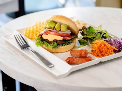 【朝食】選べるハンバーガー付きハーフビュッフェ