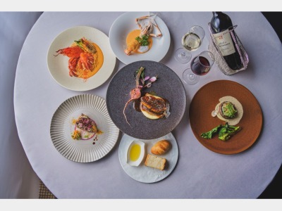 五感で楽しめるフランス料理と厳選ワインで、洗練された優雅な時間を演出いたします。
