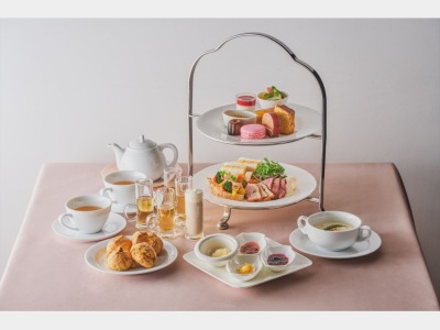 午後のお喋りにぴったり！テーブルバイキングのようにお好きなだけ召し上がりいただけるアフタヌーンティー