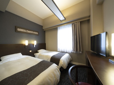 コージーツイン/レディースフロア　拡大鏡のついたメイク専用ミラー、ジュエリートレイもご用意。