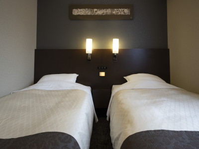 コージーツイン/レディースフロア　拡大鏡のついたメイク専用ミラー、ジュエリートレイもご用意。