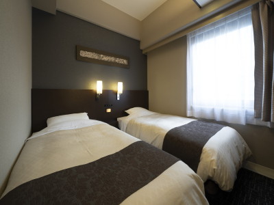 コージーツイン/レディースフロア　拡大鏡のついたメイク専用ミラー、ジュエリートレイもご用意。