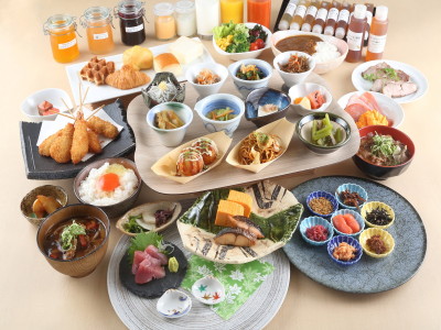 大阪ならではのメニューはもちろん、体に優しい旬の食材で彩られた元気になれる朝食。